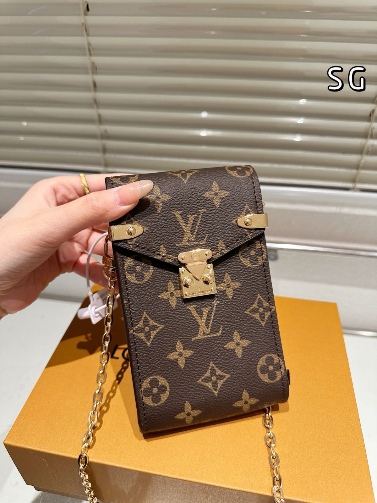 フォンポーチ サイズ