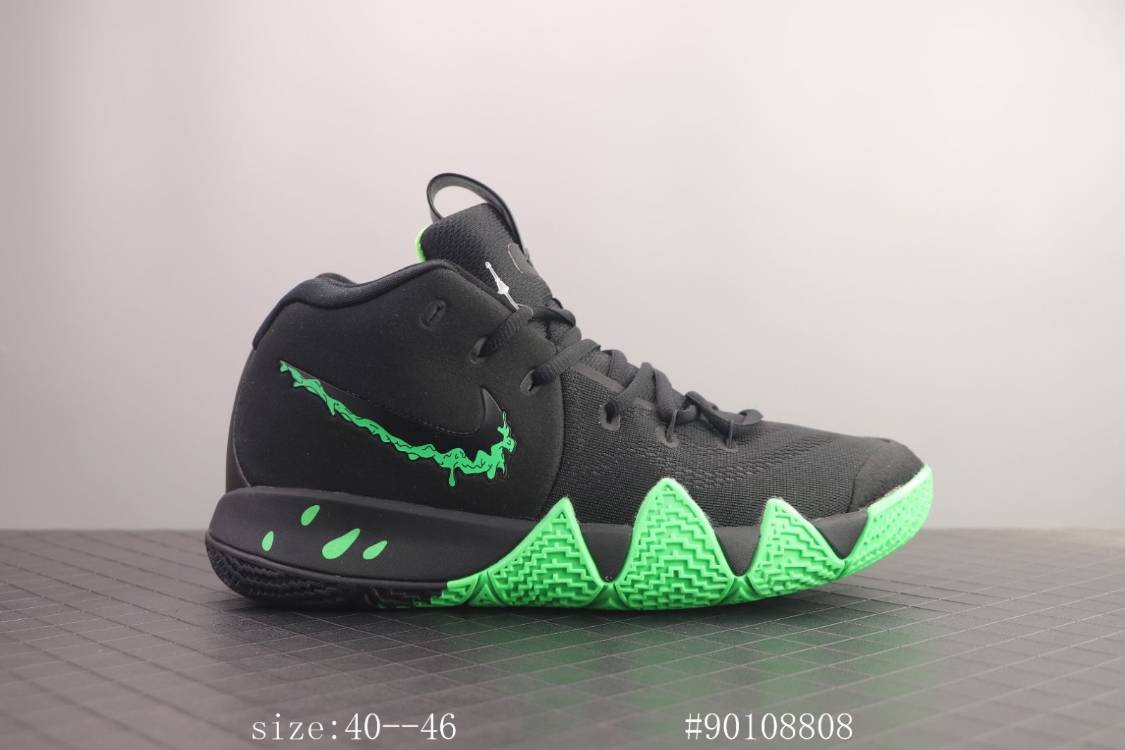 値下げします 新品 Nike Kyrie 4 Halloween