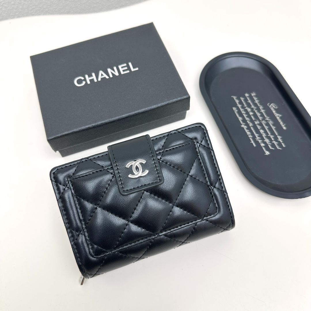 CHANEL ブラック レザー 二つ折り財布 今日特価】シャネル 8354 ミニウォレット, ブラック＆ピンク