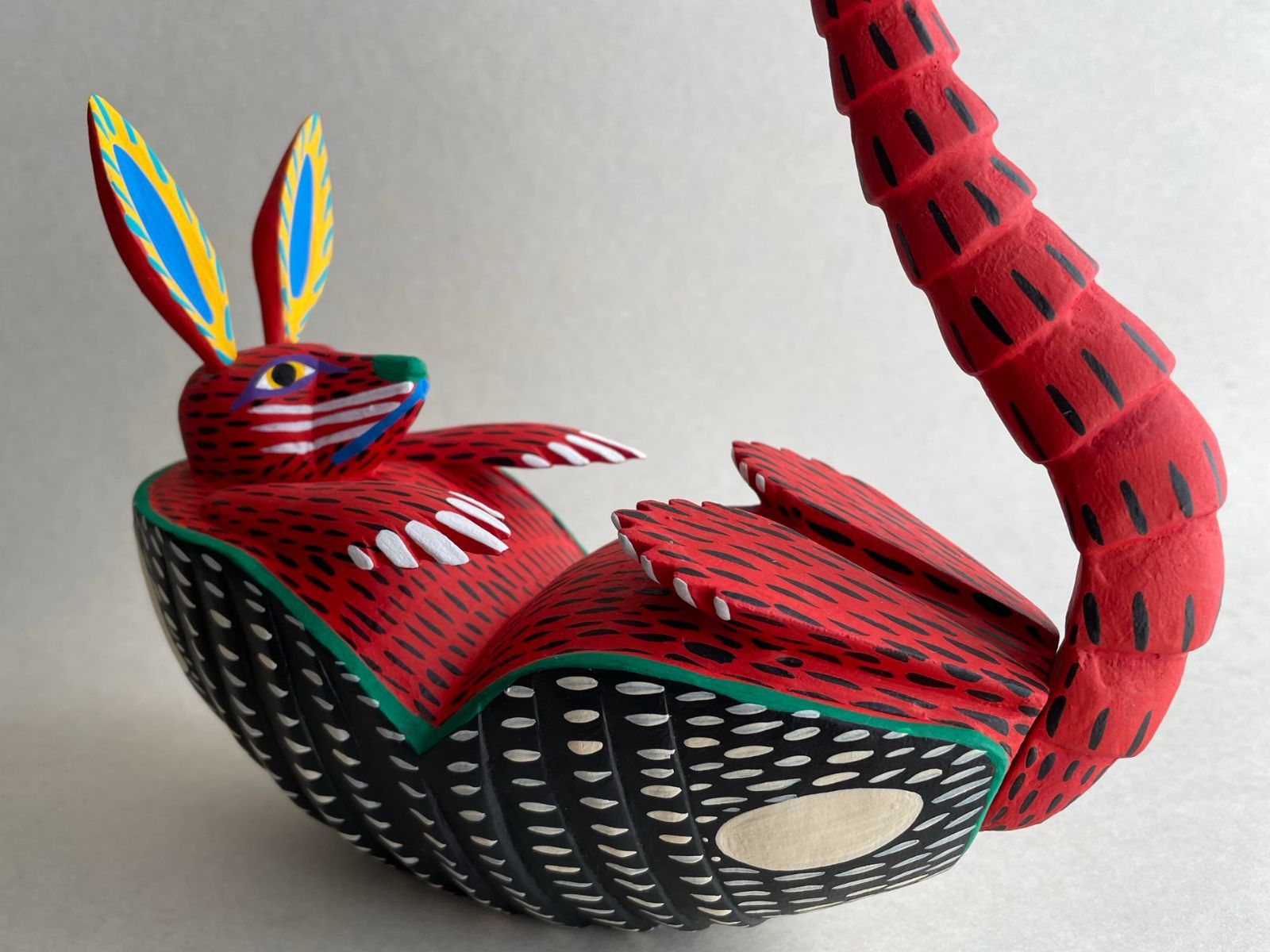 アレブリヘス メキシコ工芸品【赤いアルマジロ】サイズ大⭐️ - メルカリ