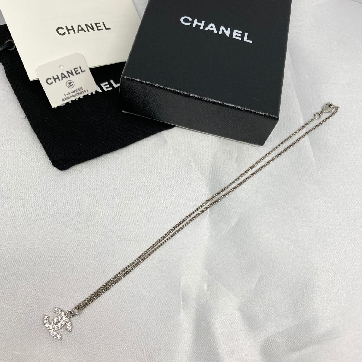 シャネル ココマーク ラインストーン ネックレス 刻印 ペンダント シルバー. シャネル ココマーク ラインストーン ネックレス 刻印
