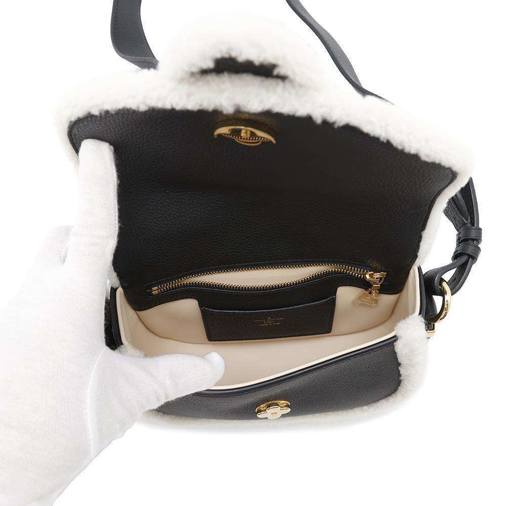 ルイヴィトン ショルダーバッグ カーフレザー シアリング LV ポンヌフ  