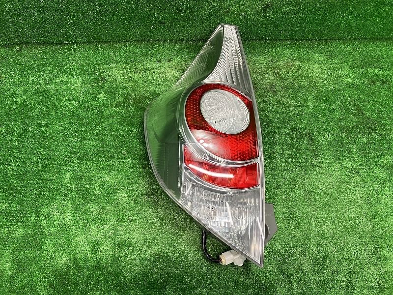 アクア NHP10 左テールランプ・テールライト S スタンレー 52-252