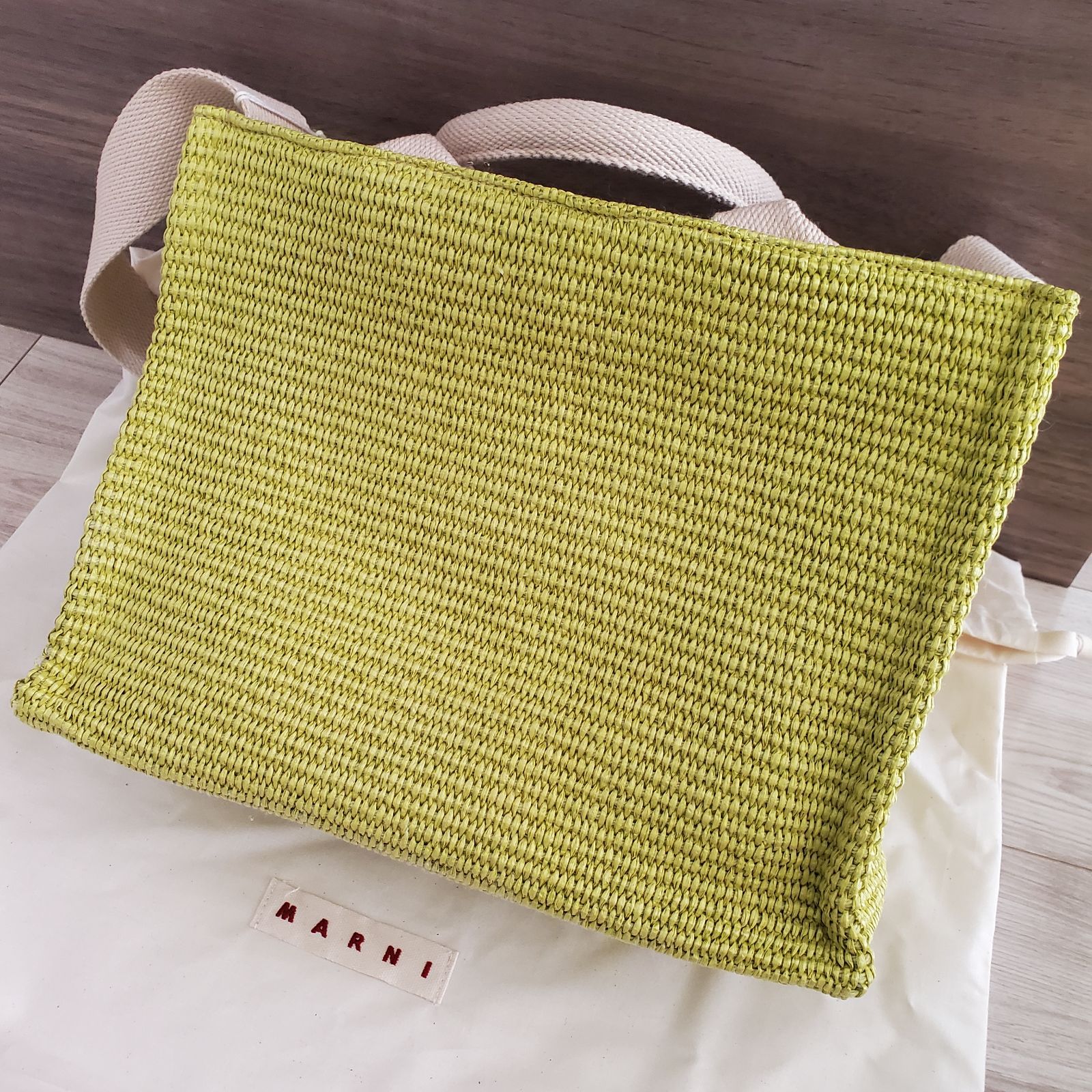 新品◇MARNI マルニ◇East-West スモール ラフィア トートバッグ 新品◇MARNI マルニ◇East-West スモール ラフィア トートバッグ