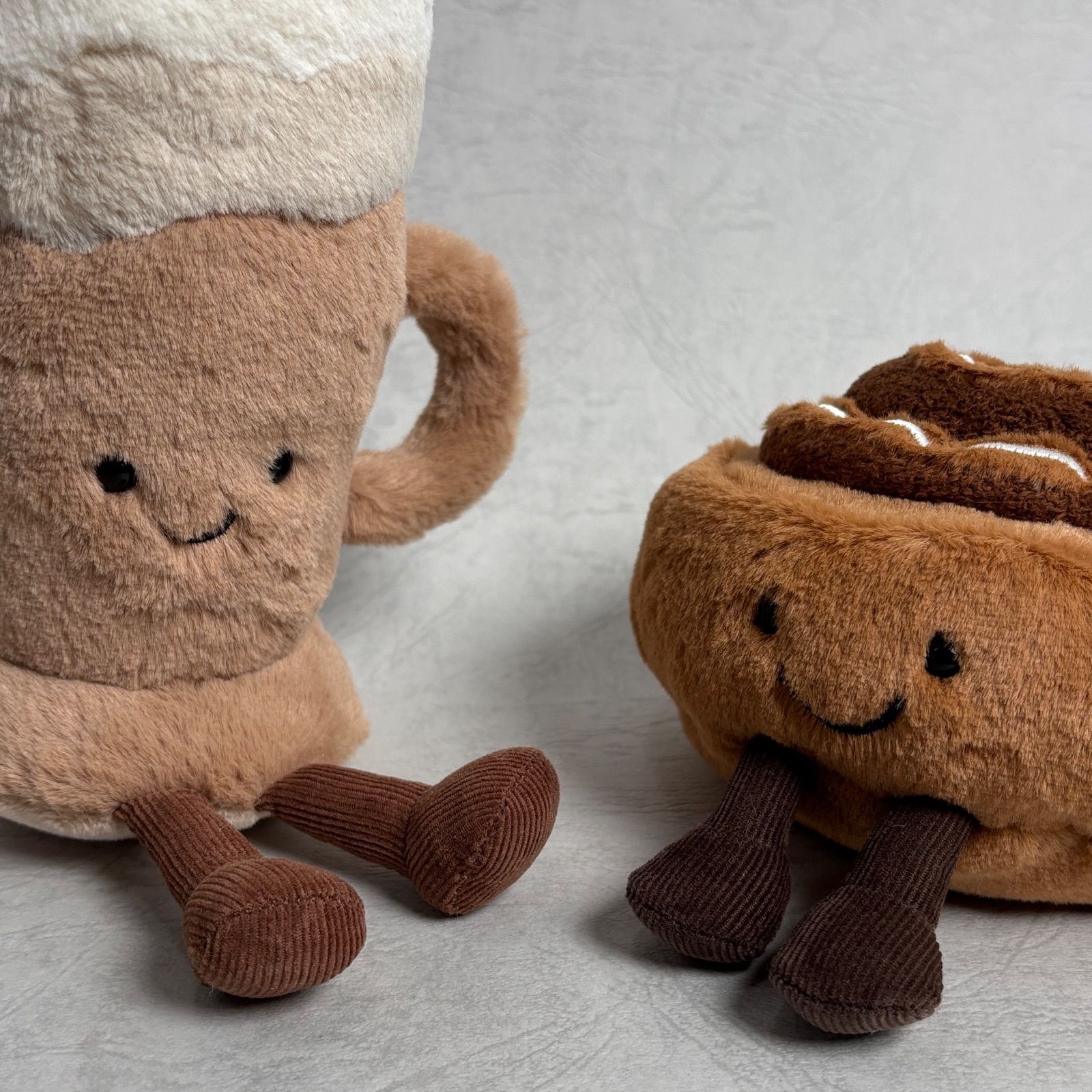 新品 ジェリーキャット Jellycat シナモンロール パン スイーツ