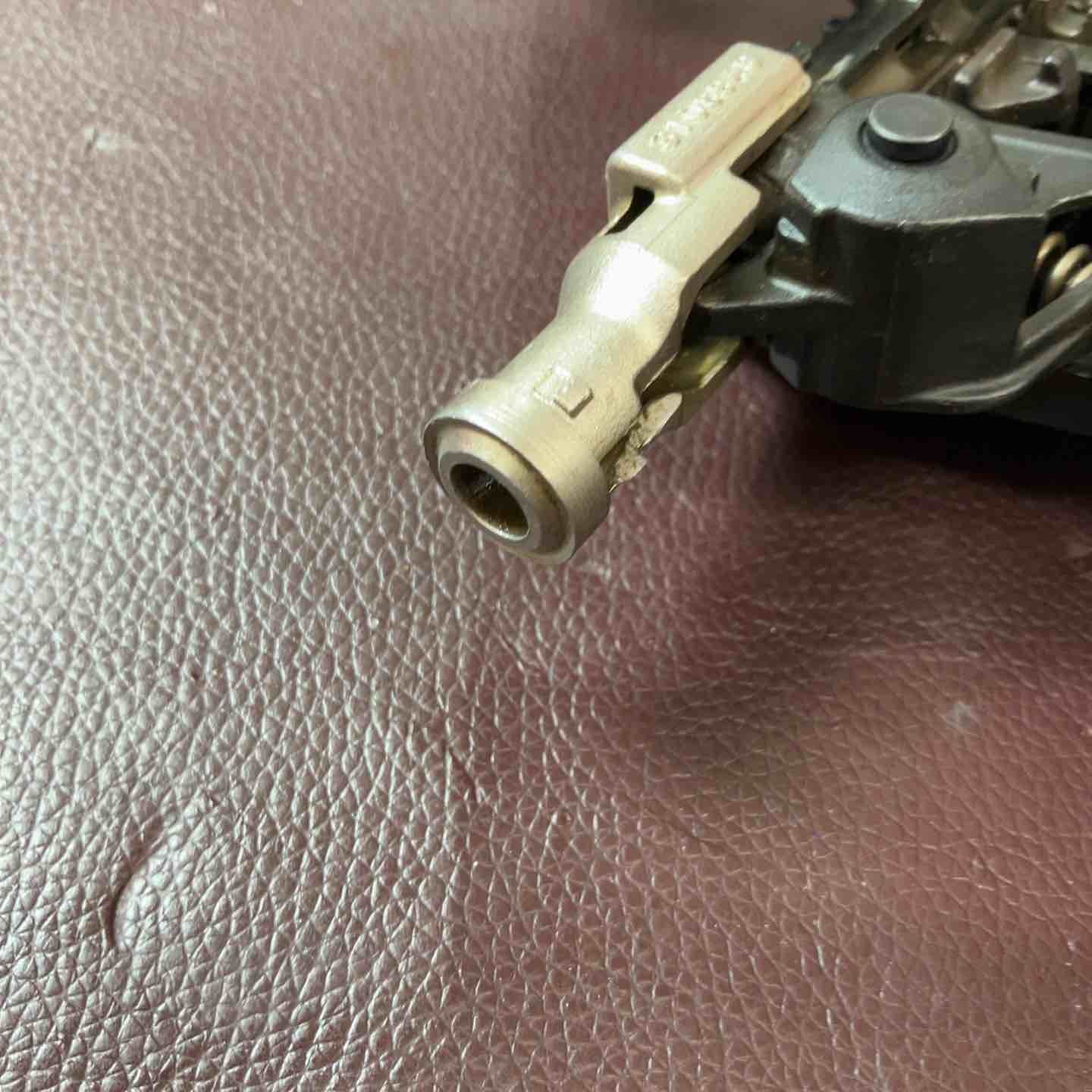 高圧エア釘打ち機