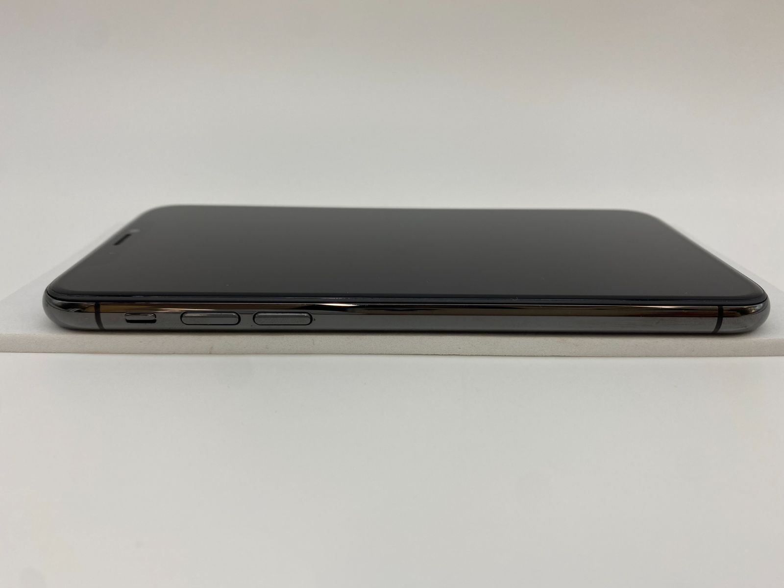 061 iPhone XS 512GB スペースグレイ/純正新品バッテリー全体的状態は良好な中古端末です