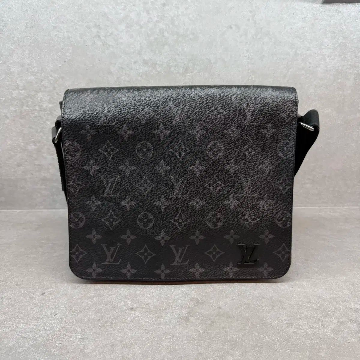 PM サイズ Louis Vuitton ルイヴィトン エクリプス 地区
