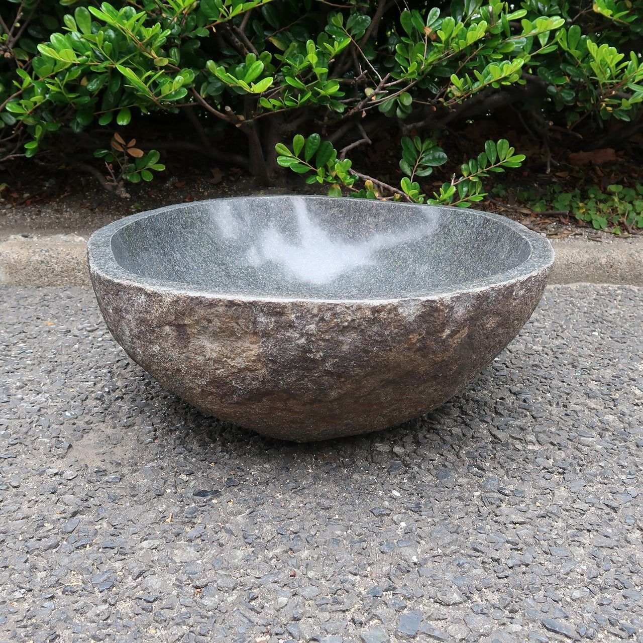 ベトナム産白敷石五面のみぎり400✕800✕60ミリ18枚入り一箱 敷石 中国