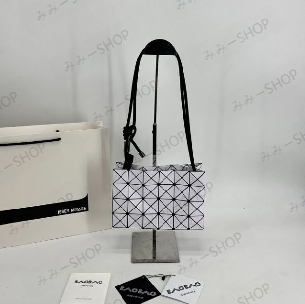 BAOBAO ISSEY MIYAKE バオバオイッセイミヤケトートバッグ ホワイト