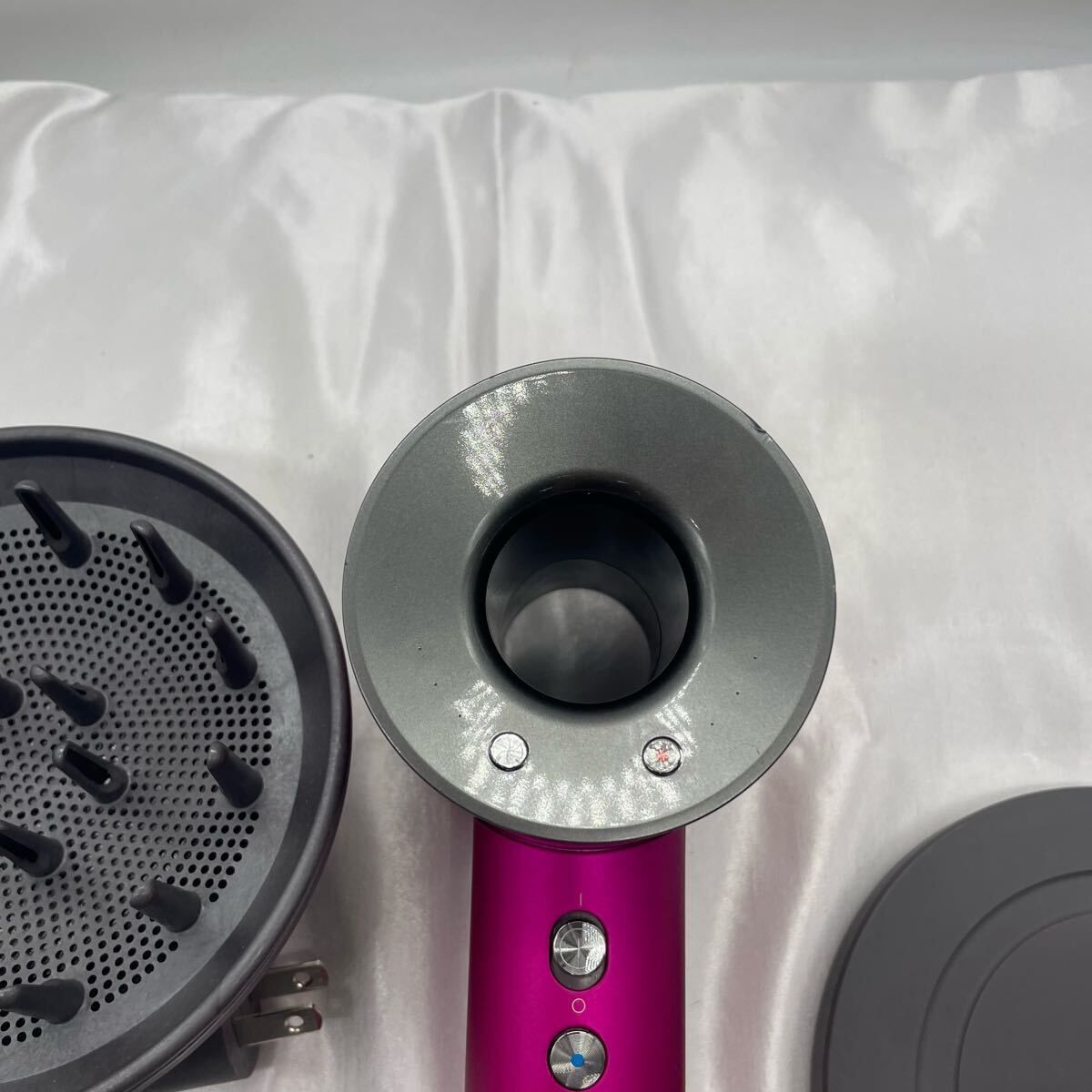 Dysonダイソン ヘアドライヤー HD08 ピンク　スタンド付き（ジャンク品） dyson (ダイソン) ドライヤー ヨゴレ有 Supersonic Ionic HD08