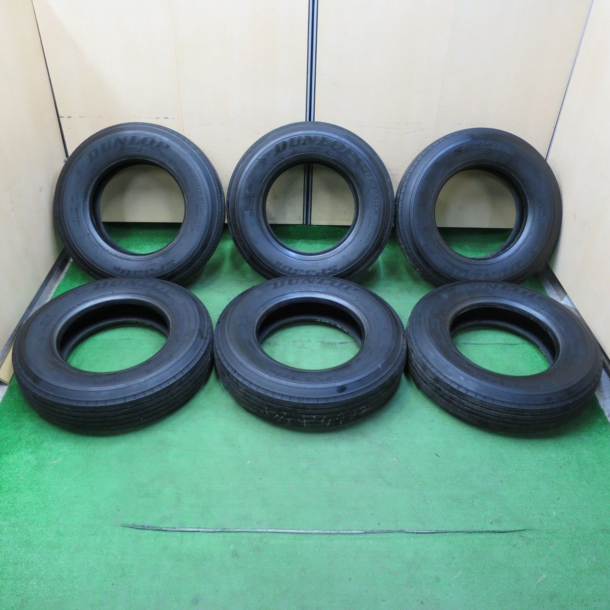 新車外しダンロップ sp330k 225/80R17.5.25年製．6本　セット 新車外し！225/80R17.5 DUNLOP SP330K 25年製 9mm 2本 まとめて取り引き