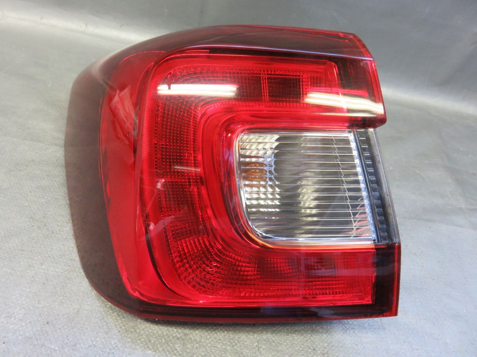 ☆STD6568/点灯OK スバル VMG VM4 レヴォーグ 純正 テールライト