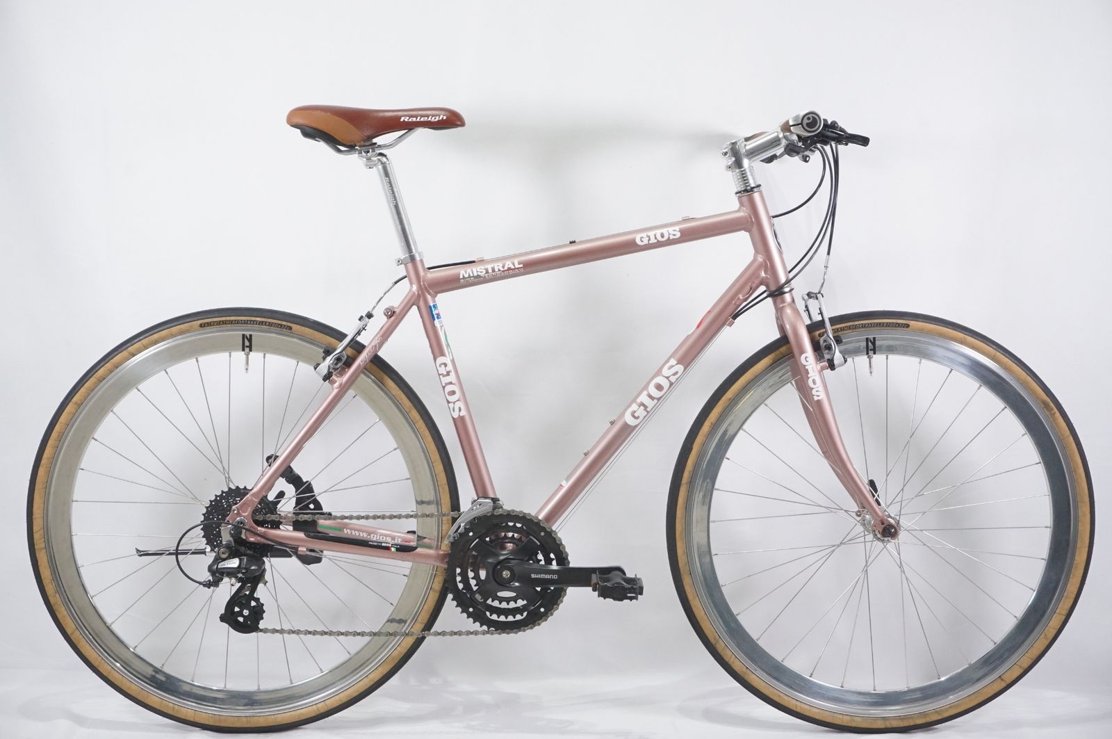 GIOS ジオス MISTRAL LIMITED COLOR EDITION 2025年モデル カスタム クロスバイク | バイチャリAKIBA店