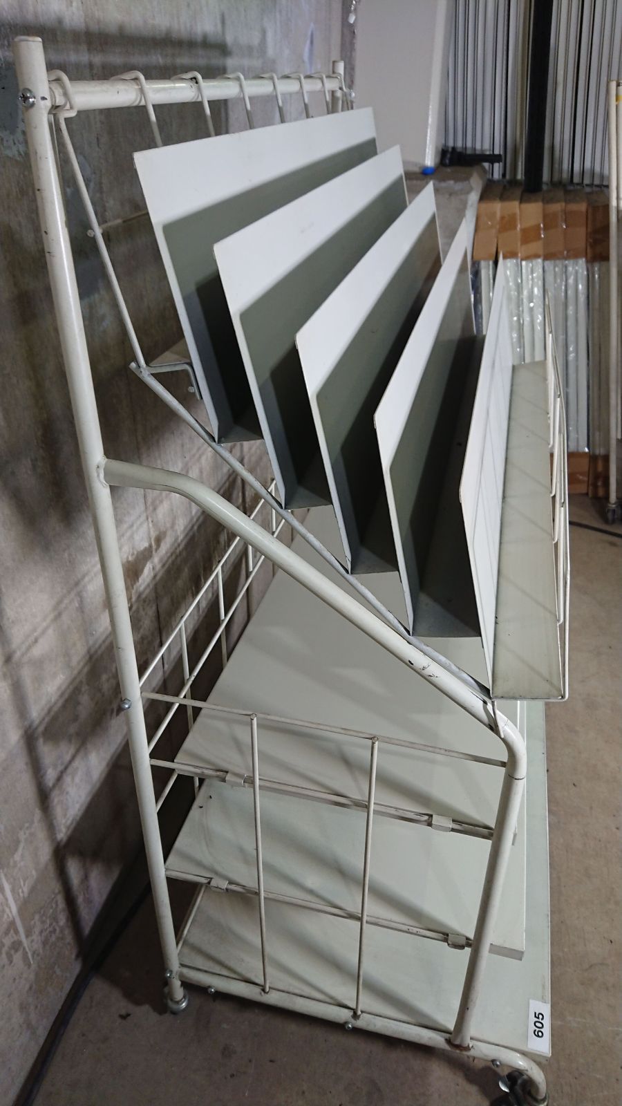 マガジンラック KOKUYO ブックスタンド 店舗用什器 コンビニ 美品