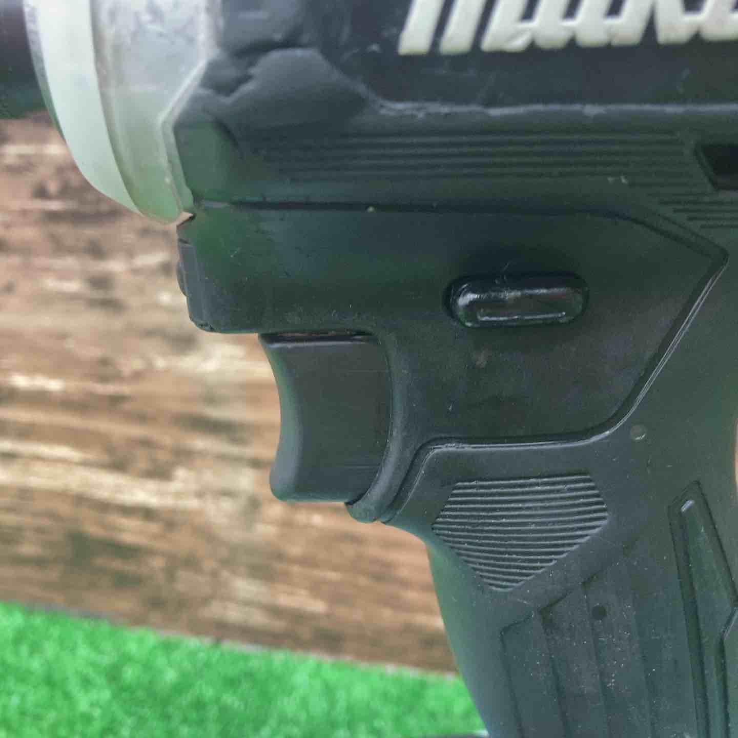 コードレスインパクトドライバー