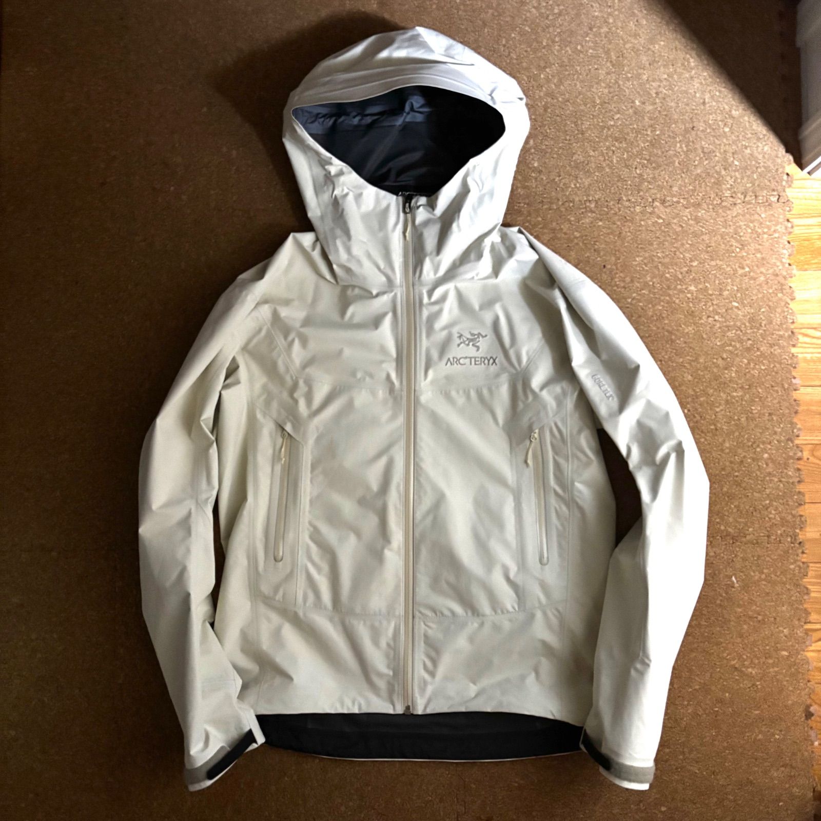 ビームス別注　アークテリクス　ベータSL Sサイズ　オフホワイト ナイロンコラボ ビームス別注 アークテリクス ベータSL Sサイズ オフホワイト ナイロン