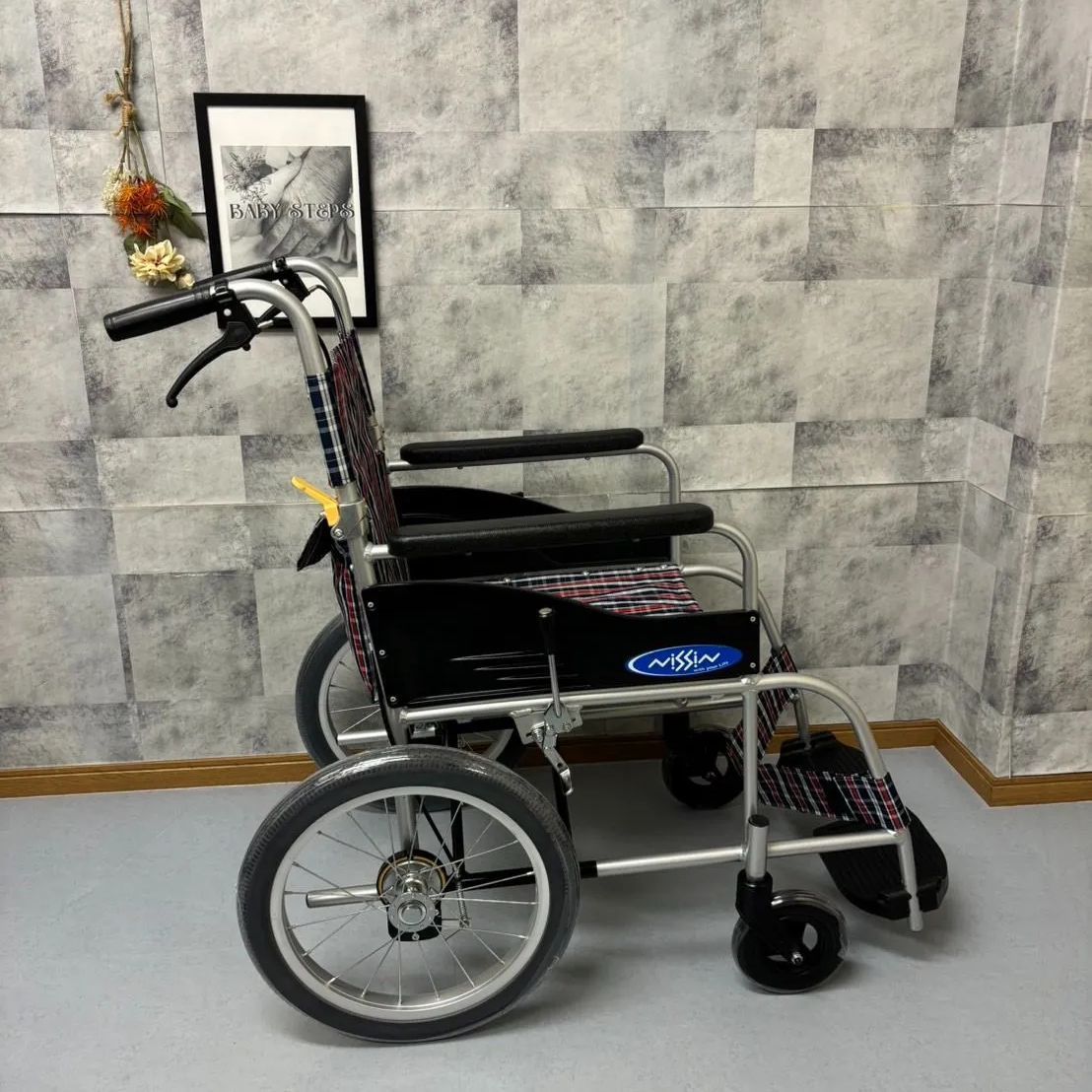 16 岩手　車椅子 NEO-2　日進医療器　介助用 楽天市場】一流メーカー 日進医療器 介助用車椅子 NEO-2