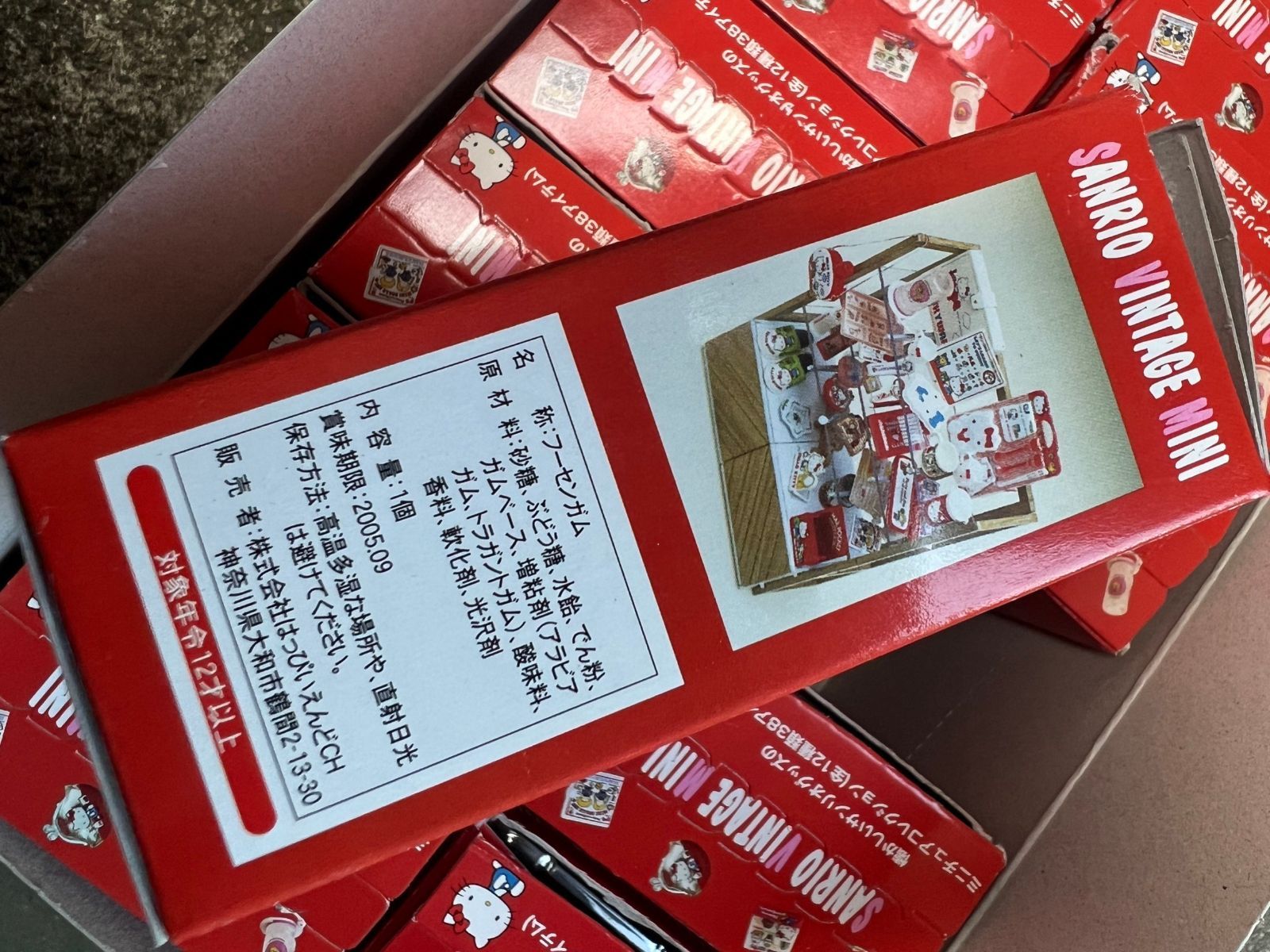 SANRIO VINTAGE MINI ディスプレイシェルフ 12個入り キティ SANRIO