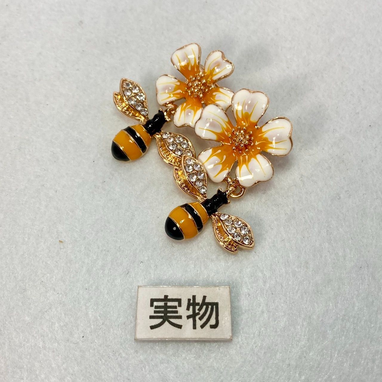 ミツバチ ブローチ フラワー 蜂さん 白い花 かわいい ユニーク