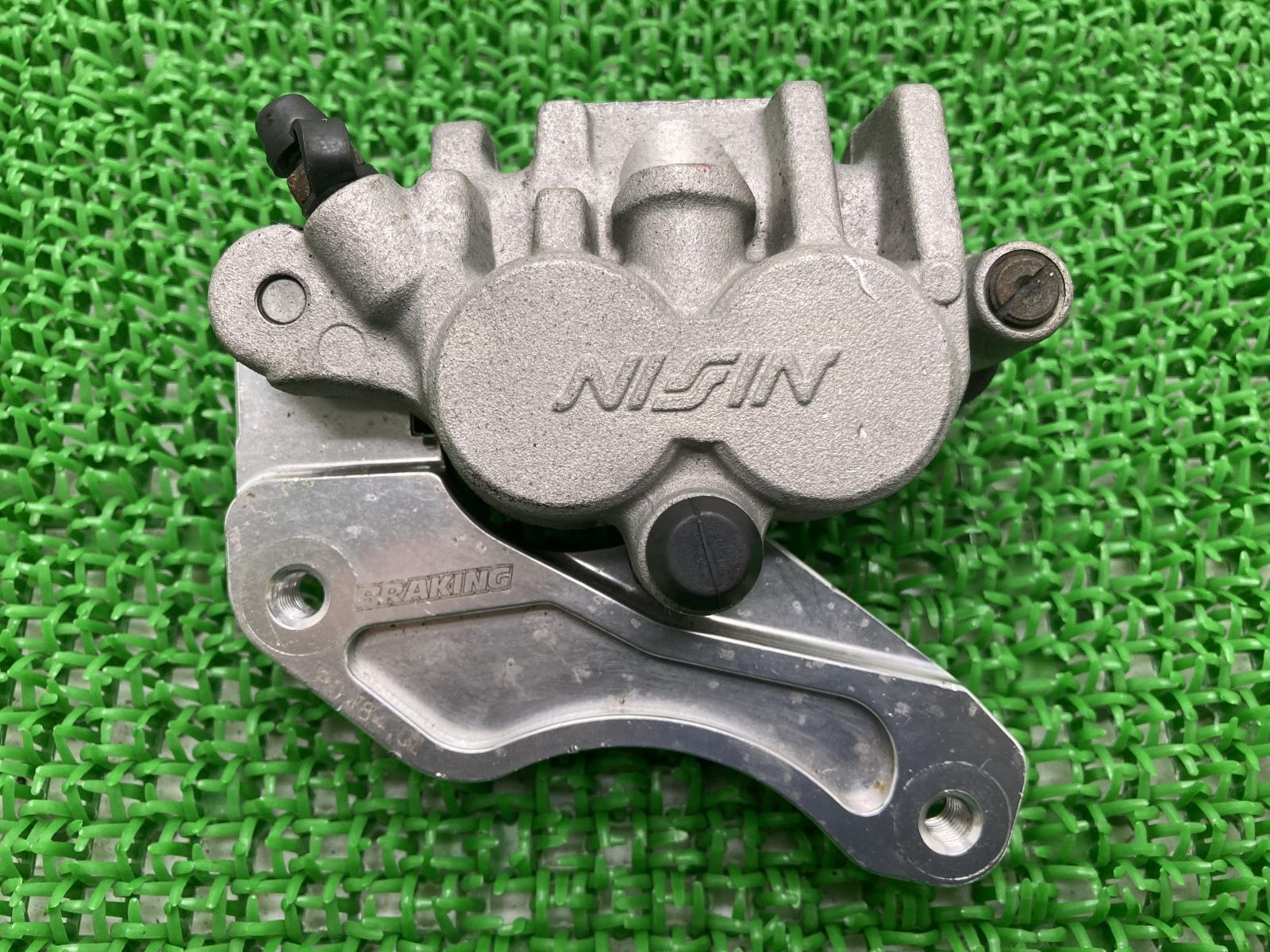 BRAKING製KDX250SR キャリパーサポート 社外 中古 バイク 部品 フロントブレーキキャリパー 割れ欠け無し カスタム素材に