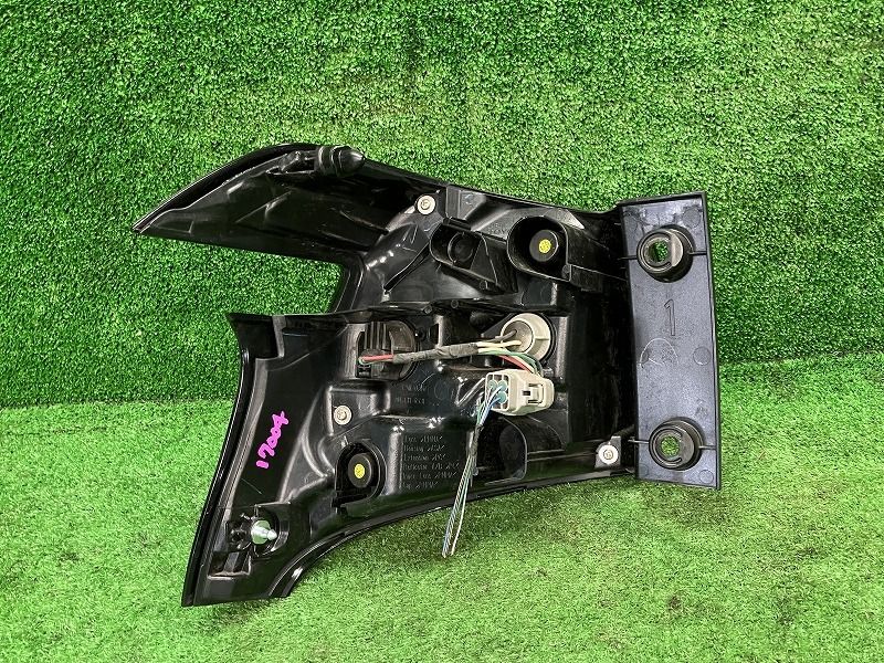 シエンタ NHP170G 右テールランプ テールライト ハイブリッドG コイト 52-283 81550-52C80 209