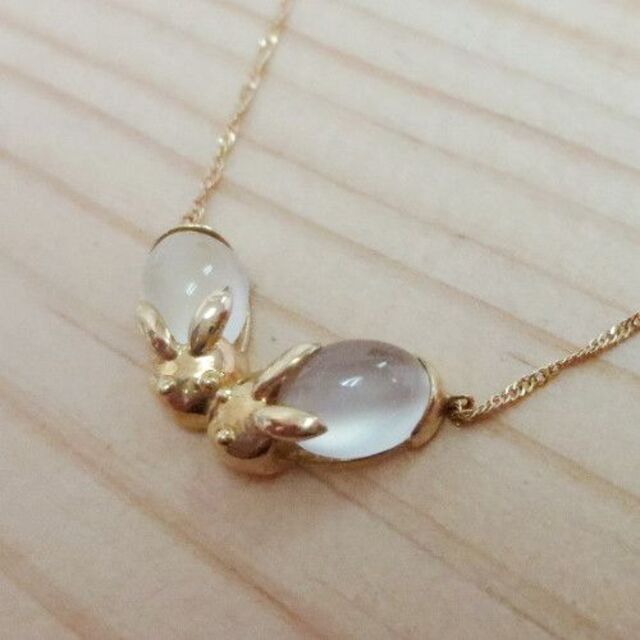 n412b【天然石✧】ムーンストーン　うさぎネックレス　プラチナ仕上げ　女の子 n412b【天然石✧】ムーンストーン うさぎネックレス プラチナ
