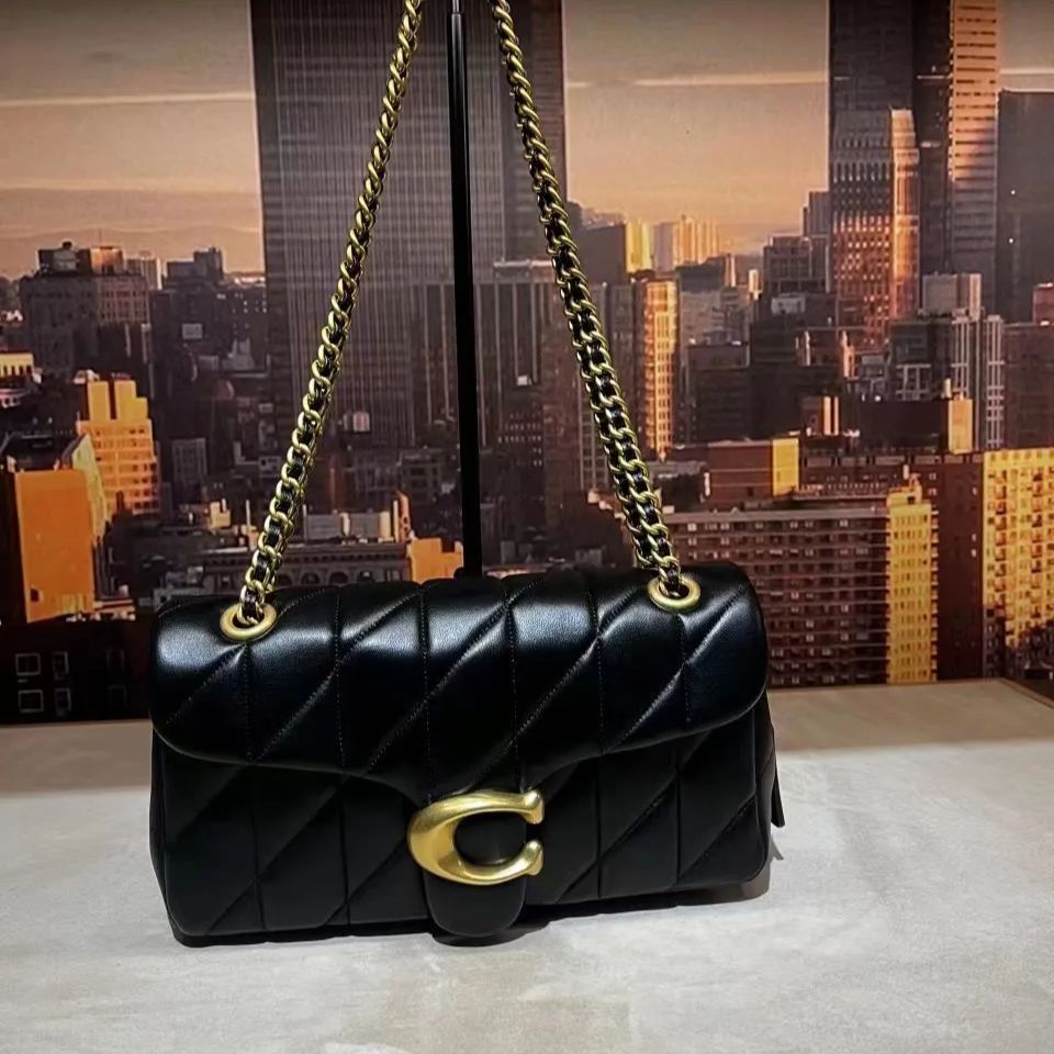 新品、未使用 COACH ショルダーバッグ タビー 26 キルティング  