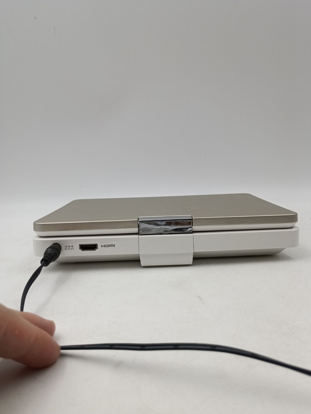 東芝 SD-BP900S REGZA ポータブルブルーレイディスクプレーヤー