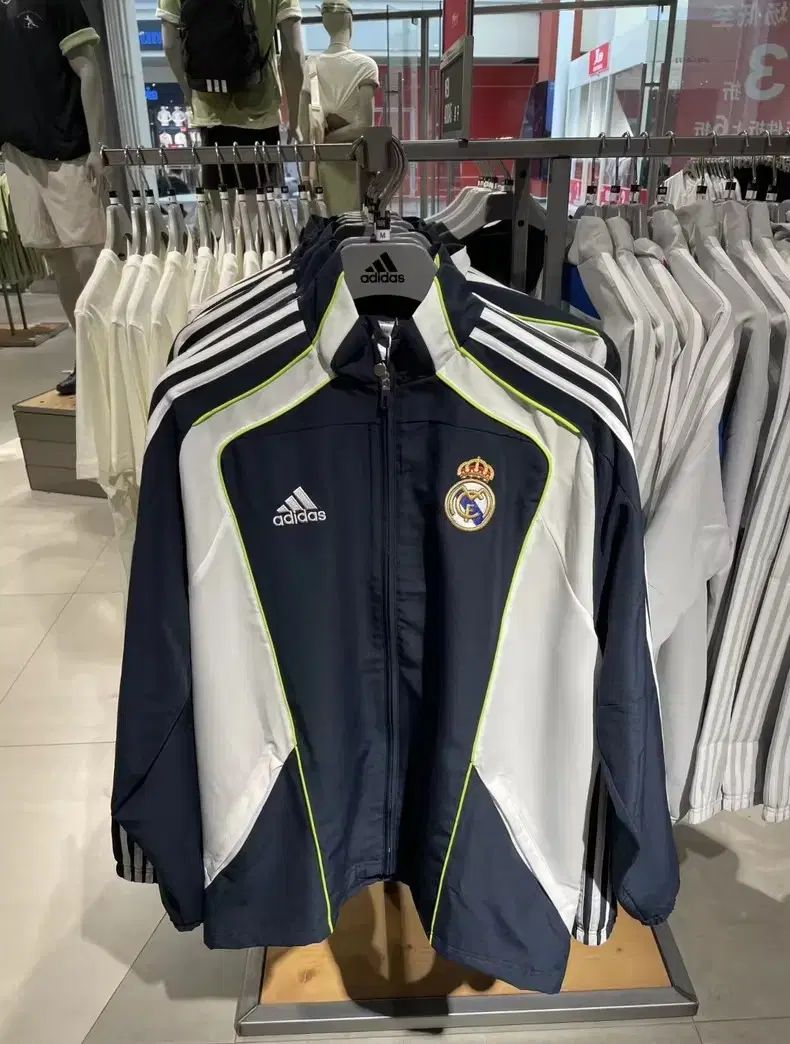 adidas アディダス