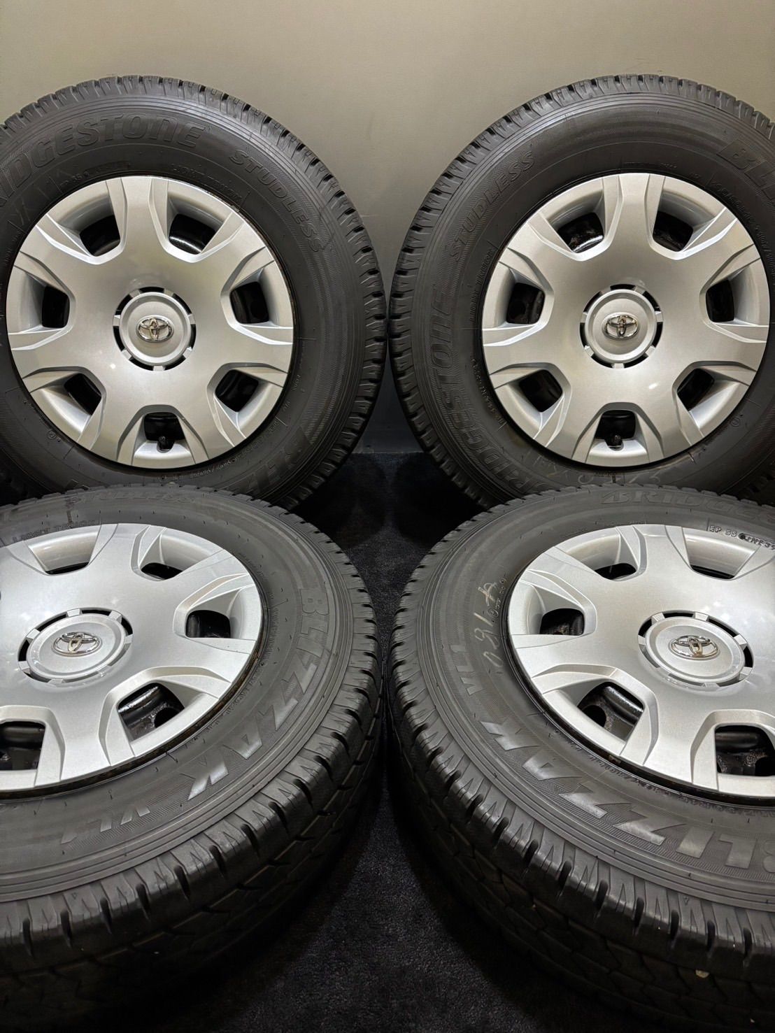 195/80R15 107/105L LT BRIDGESTONE/VL1 21年製 トヨタ ハイエース 純正スチール 15インチ 6J +35 139.7 6H スタッドレス 4本 (南6-H913)