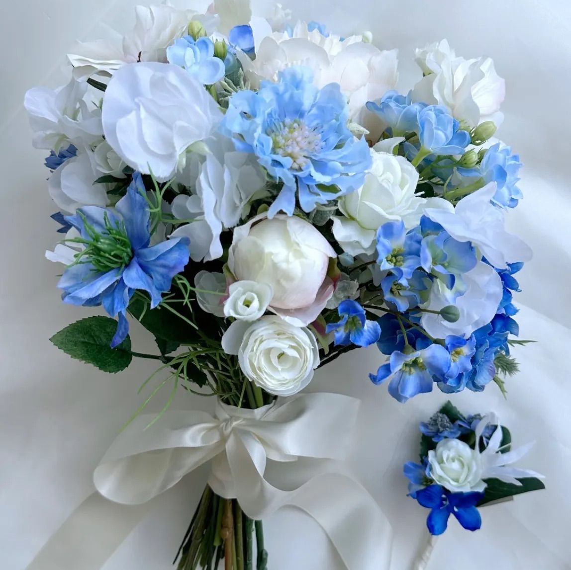 ウエディングブーケ ホワイト ブルー 造花 白 青 結婚式 - メルカリ