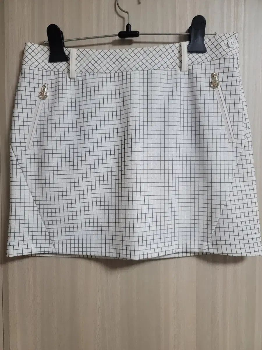 【雷市場（ポンジャン）商品韓国直送】 MUNSINGWEAR(マンシングウェア) レディース ゴルフスカート m