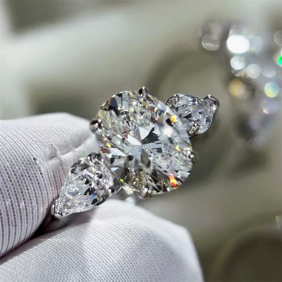 モアサナイト ヘイローリング デザイン指輪2ctダイヤモンドMoissanite モアサナイト ヘイローリング デザイン指輪2ct - メルカリ