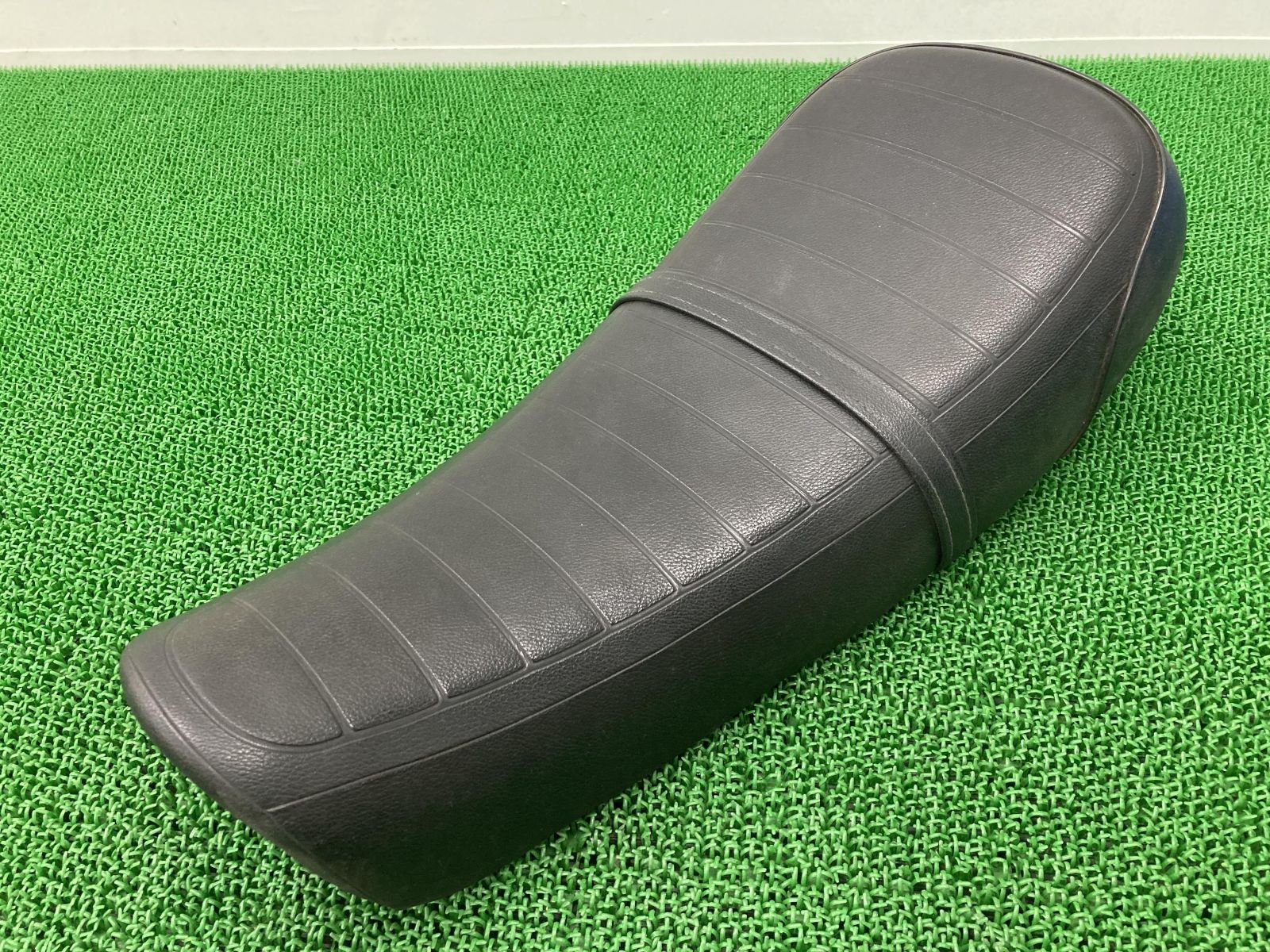 美品 カワサキ 250TR BJ250F 純正シート ブラック カワサキ 250TR シート | バイクパーツ通販 Webike