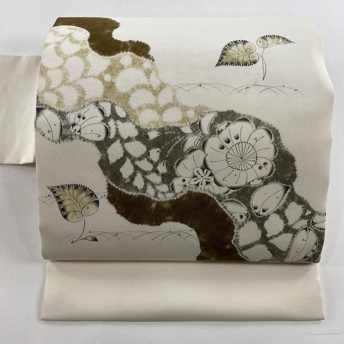 名古屋帯 美品 逸品 小倉淳史 落款あり 桜 霞 ぼかし 金彩 黒 正絹 中古