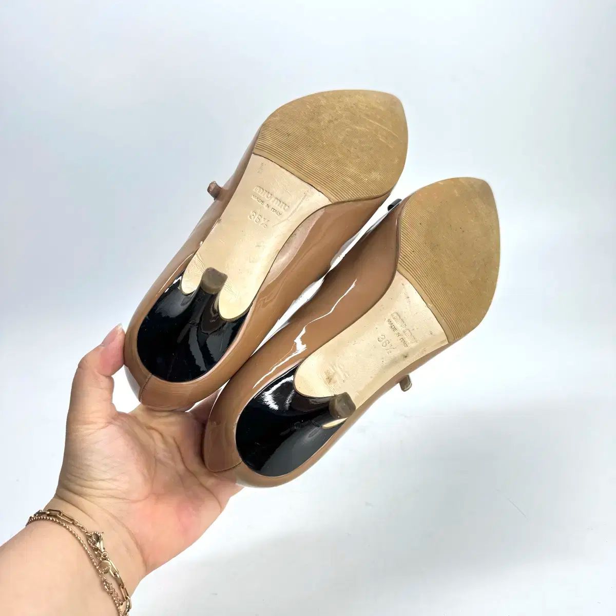 miumiuエナメルパンプス23.5cm 正規品 MIUMIU MIU MIU(ミュウミュウ) エナメル パンプス 235
