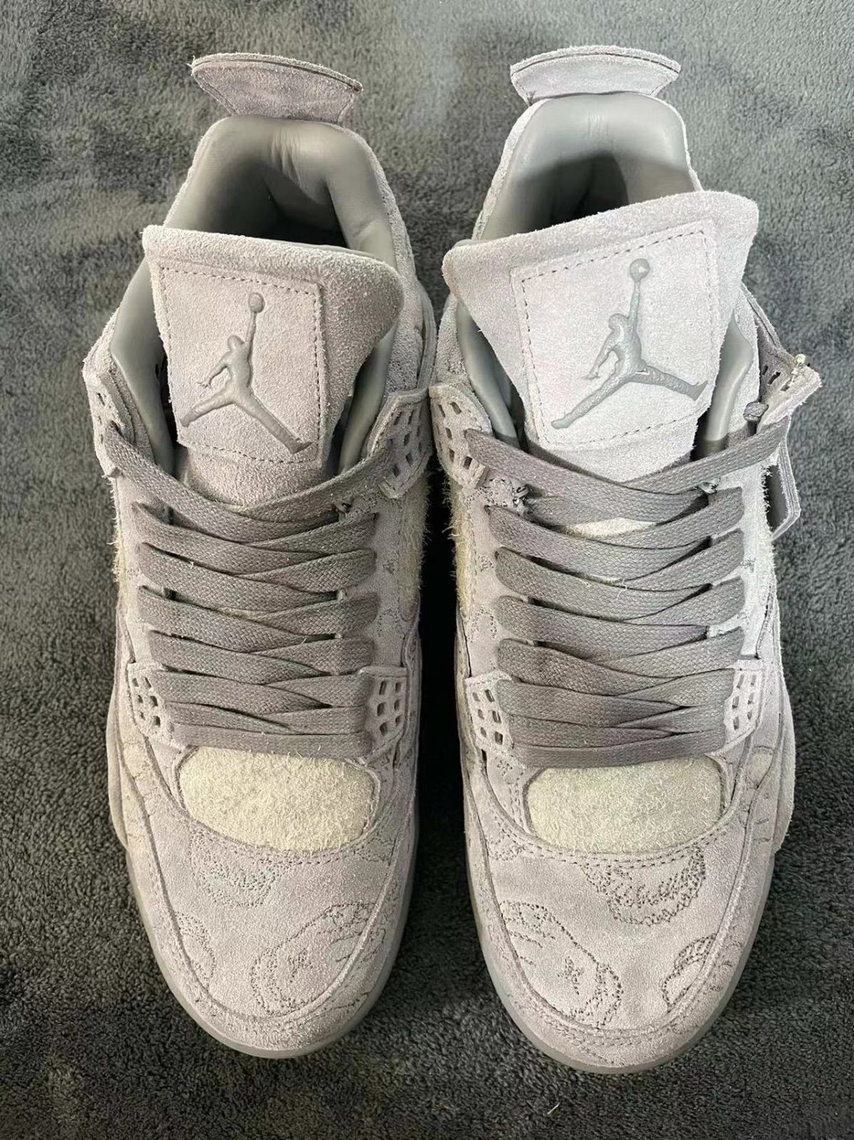 NIKE × KAWS Air Jordan 4 Retro Grey  スニーカー