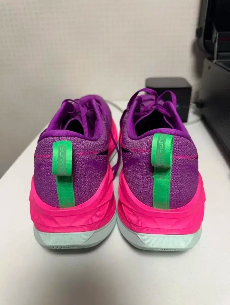 アシックス