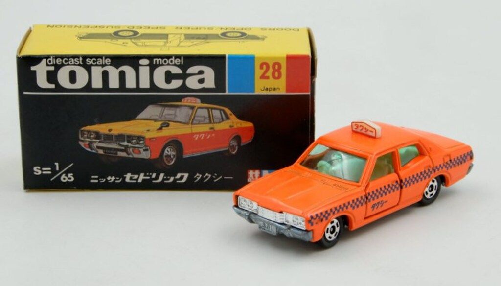 TOMY トミカ 黒箱 ニッサンセドリックタクシー オレンジ 緑窓 1H 28-3-1