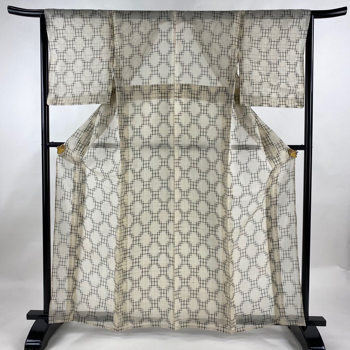 紬 身丈161.5cm 裄丈65cm M 袷 幾何学 焦茶色 正絹 名品 中古 大島紬 身丈161cm 裄丈65cm M 単衣 証紙 花 幾何学 灰白 正絹 美品