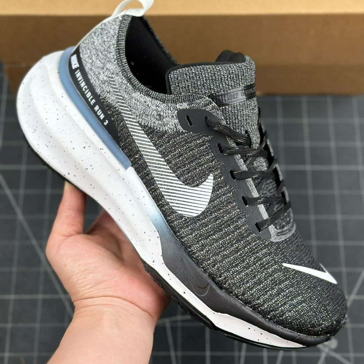 ❗️激安価格❗Nike ZoomX Invincible Run 3 Oreo  DR2615-002