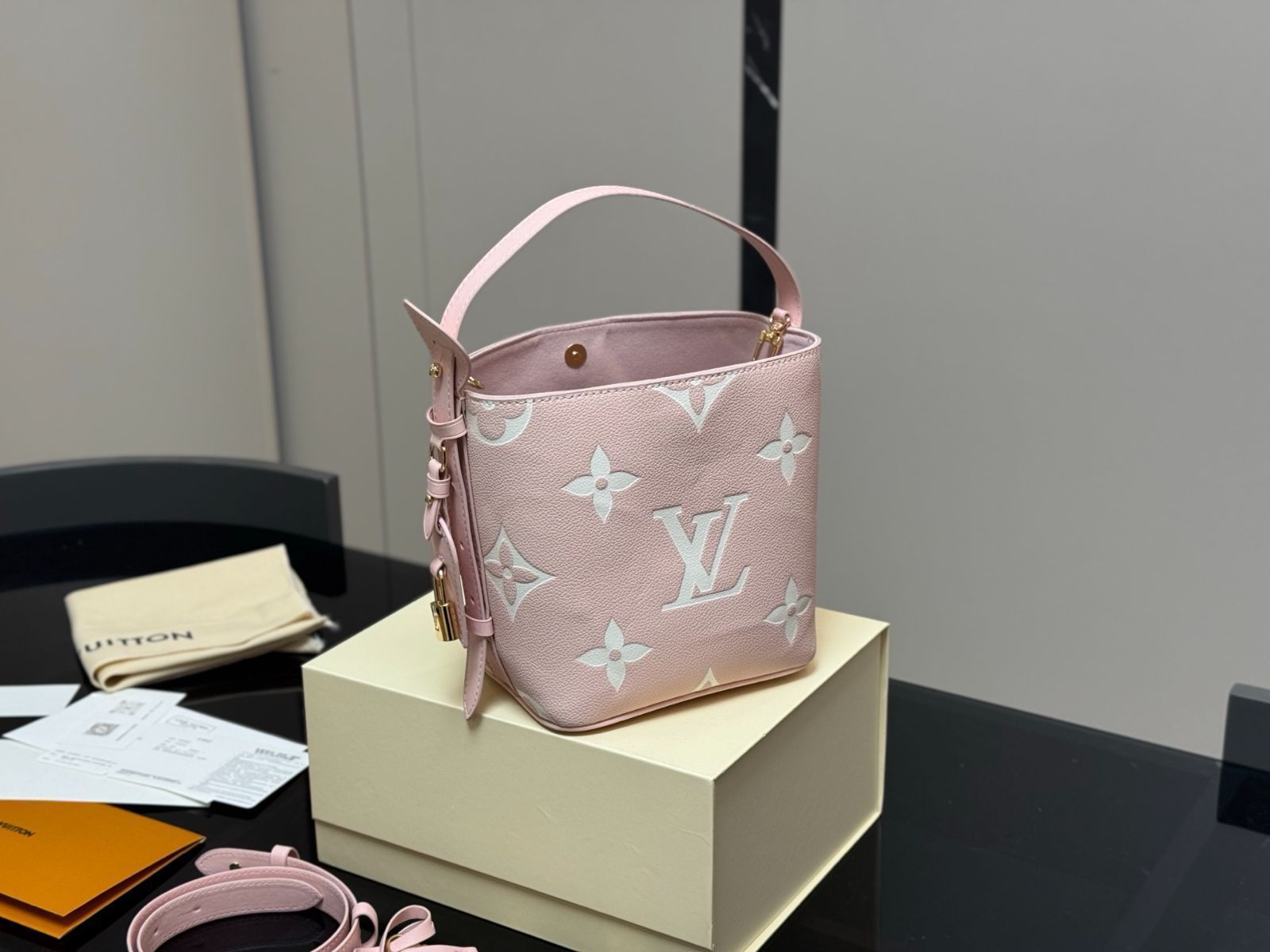 今日 LV ヴィンテージ バケットバッグ 今在庫 価格