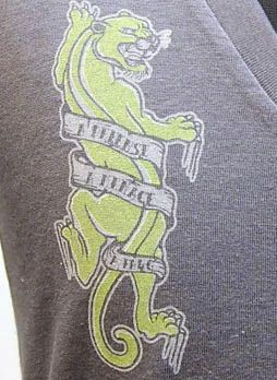 VネックTシャツ