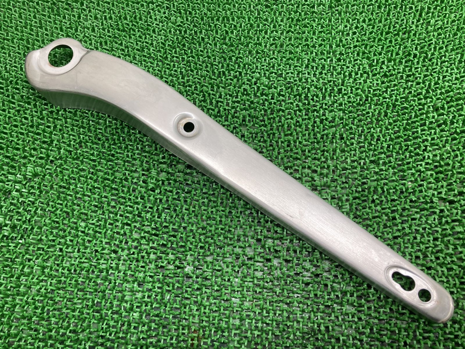 FXDB1580 リアフェンダーステー 左 30220-07 ハーレー 純正 バイク 部品 ダイナ 06-17年 ストリートボブ 曲がり無し 車検 Genuine