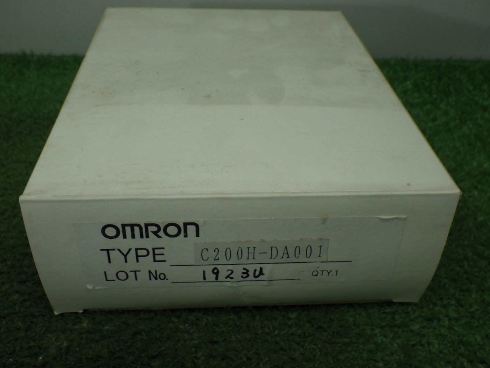 開封のみ OMRON アナログ出力ユニット 出力2点 端子台 C200H-DA001 バイナリーデータをアナログ出力信号に オムロン 外箱に傷あり -  メルカリ