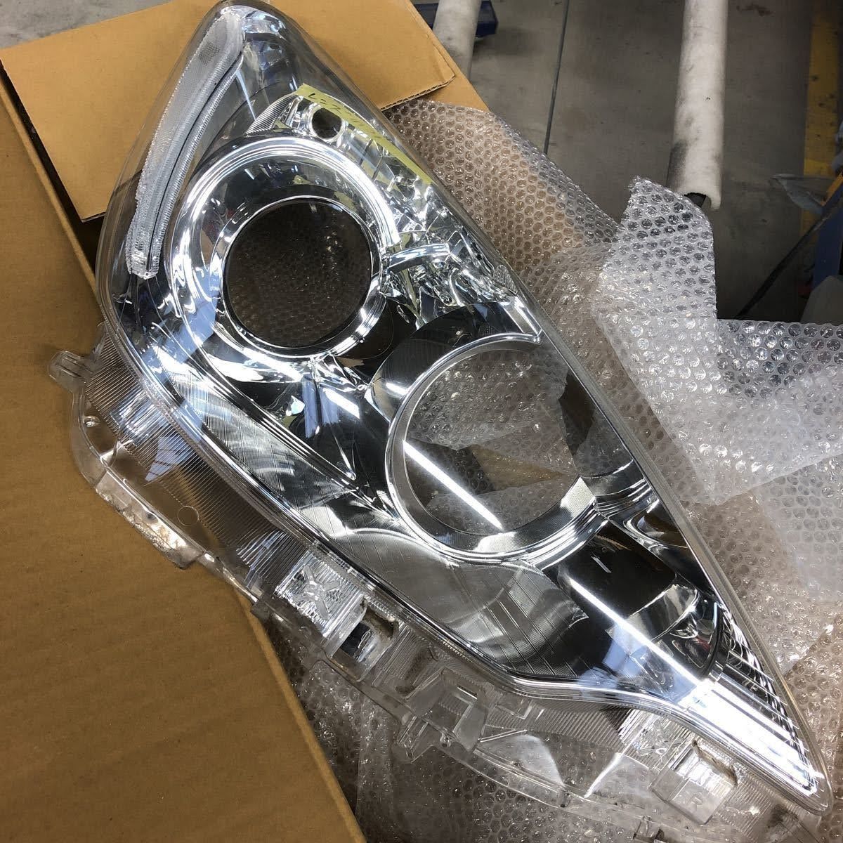 ○未使用 TOYOTA NHP10 アクア 純正 ヘッドランプ レンズ ヘッドライト 