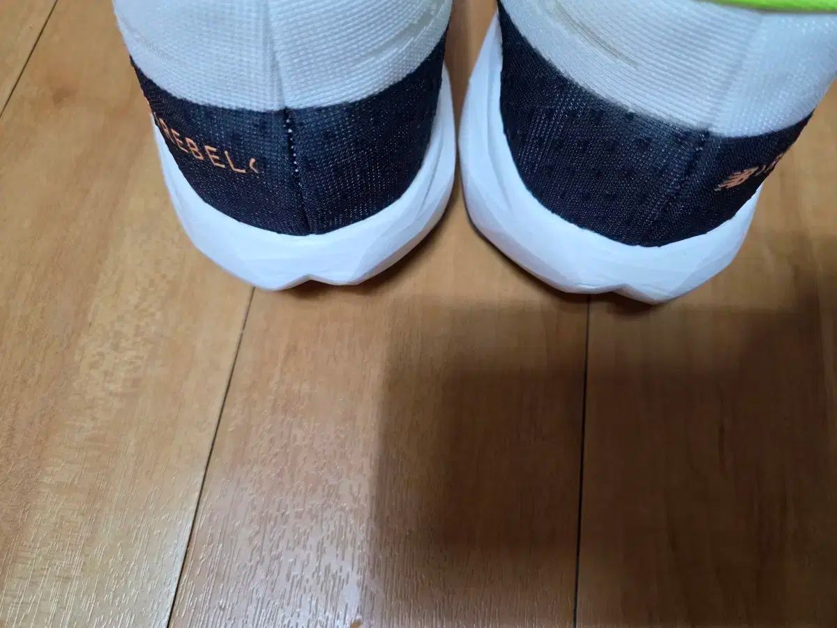  ニュー ンス フューエルセル レベル V 4 ランニングシューズ 実物画像あり 実際サイズ 265 mm ほぼ その他 武道 格闘技