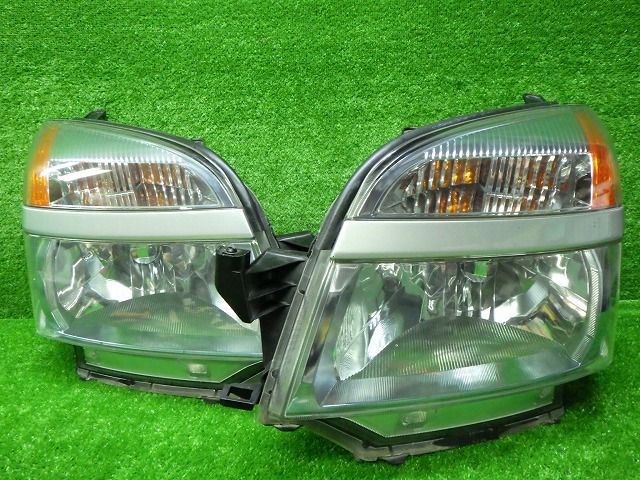 トヨタ　ヴォクシー　純正ヘッドライト左右セット　バラスト付き　AZR60 中古品 トヨタ トヨタ AZR60/65 ヴォクシー 前期 ヘッドライト 左右セット