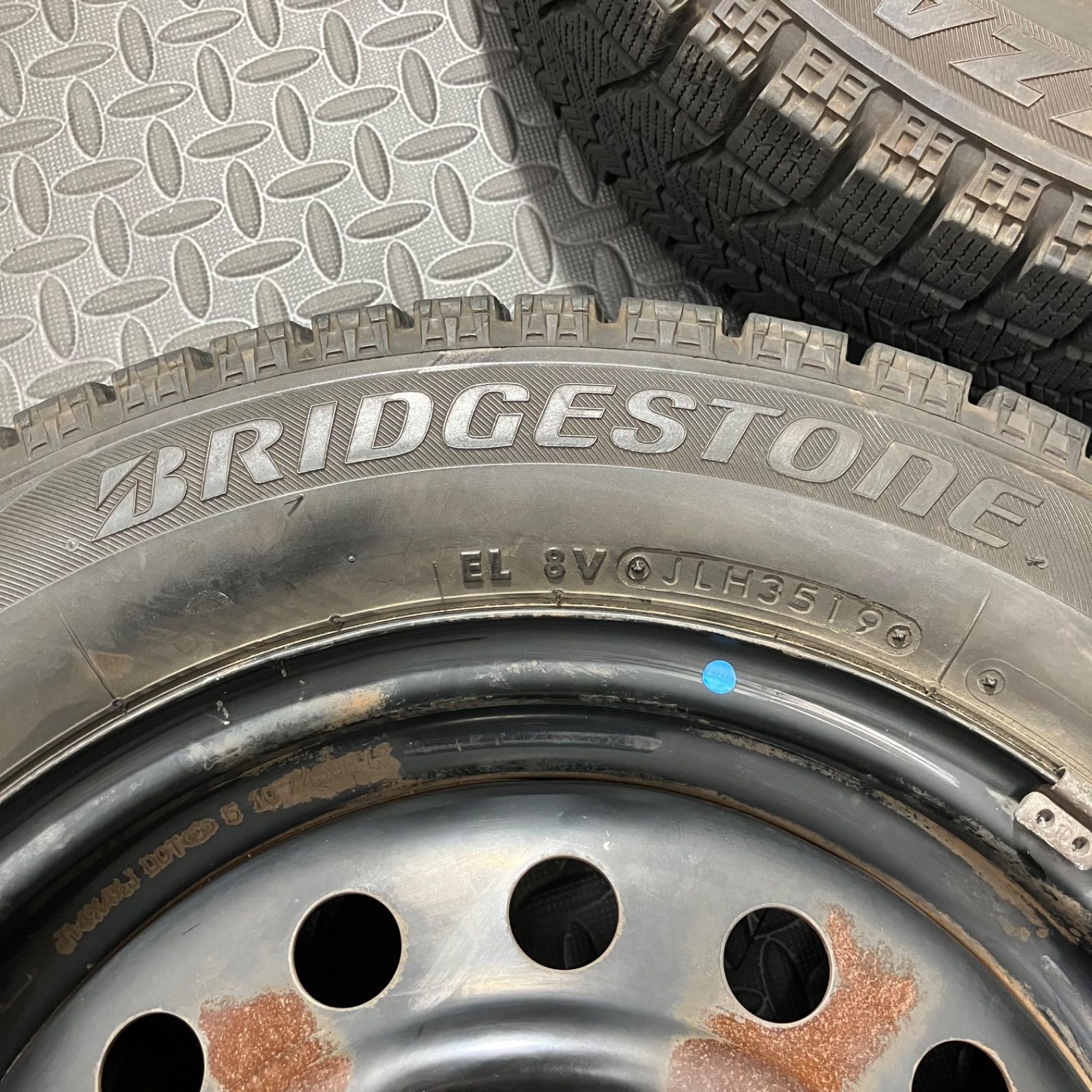 スタッドレスタイヤ